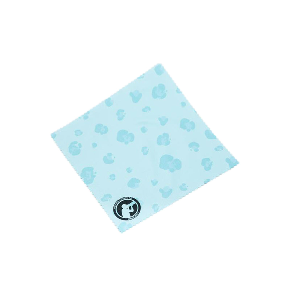 The Outdoorphoto microfibre lens cleaning cloth is made of a very soft and fine fabric that makes it perfect for cleaning optical equipment like lenses.
