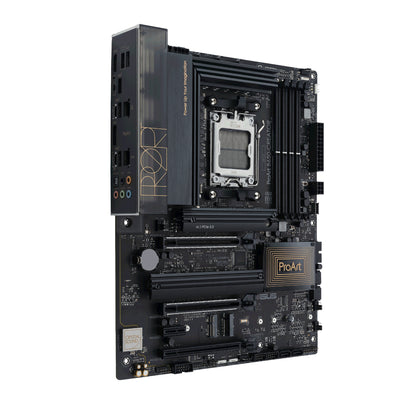 The ASUS REMBRANDT Creator PC features a super-fast 2TB NVMe SSD for quick loading and smooth performance in all your projects.