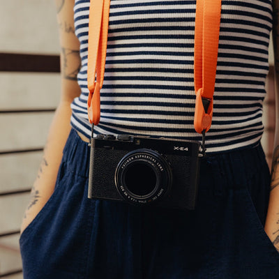 Lightweight Peak Design Leash camera strap with quick-adjust aluminium hardware, 83–145 cm length and 90 kg anchor strength - ideal for minimalist photography.