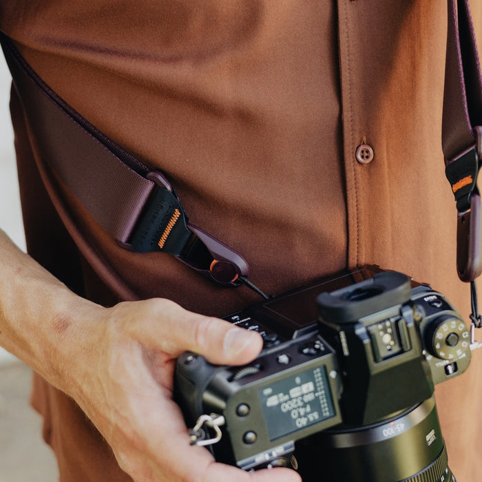 Carry your camera in comfort with the versatile Peak Design Slide Camera Strap, adjustable from 99–145 cm with secure anchors and padded, non-slip design.