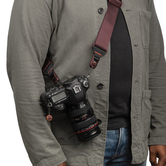 Carry your camera in comfort with the versatile Peak Design Slide Camera Strap, adjustable from 99–145 cm with secure anchors and padded, non-slip design.