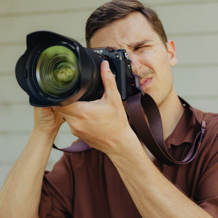 Versatile camera strap in Eclipse Purple with quick-release anchors, adjustable 99–145 cm length and 90.7 kg capacity for secure, comfortable carry.