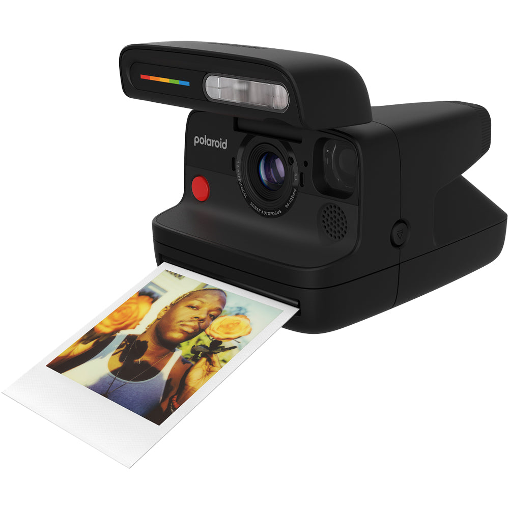 Explore the Polaroid Flip. Featuring hyperfocal optics, powerful flash and remote shutter via Bluetooth.
