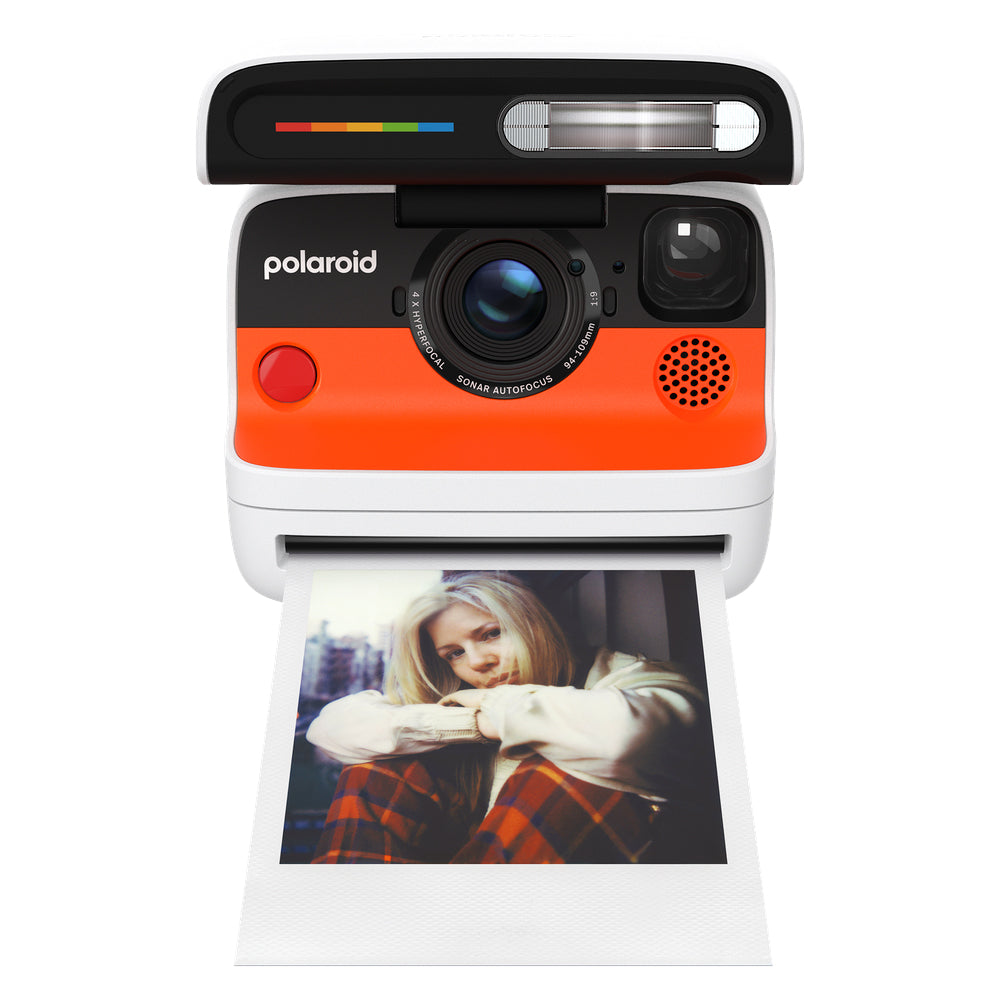 Explore the Polaroid Flip. Featuring hyperfocal optics, powerful flash and remote shutter via Bluetooth.