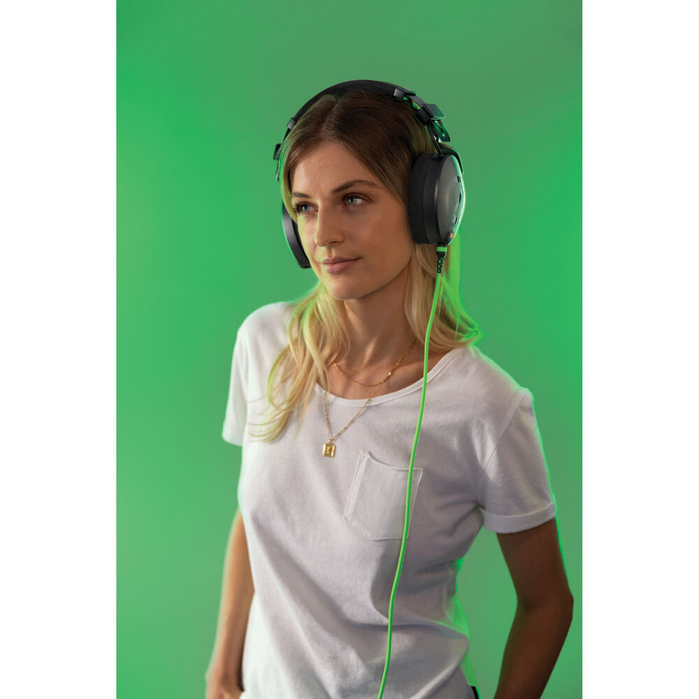 Connect a Black RODE NTH 1.2m Cable to the NTH-100 Professional Headphones. Features a 3.5mm TRS connection, 1.2m length and locking connector.