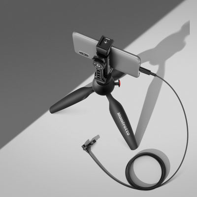 Sennheiser XS Lav USB-C Mobile Kit including omnidirectional clip-on condenser microphone with 2m cable, USB-C connector, high-quality natural sound, smartphone clamp with cold shoe mount, and Manfrotto PIXI mini tripod for versatile mobile content creation.