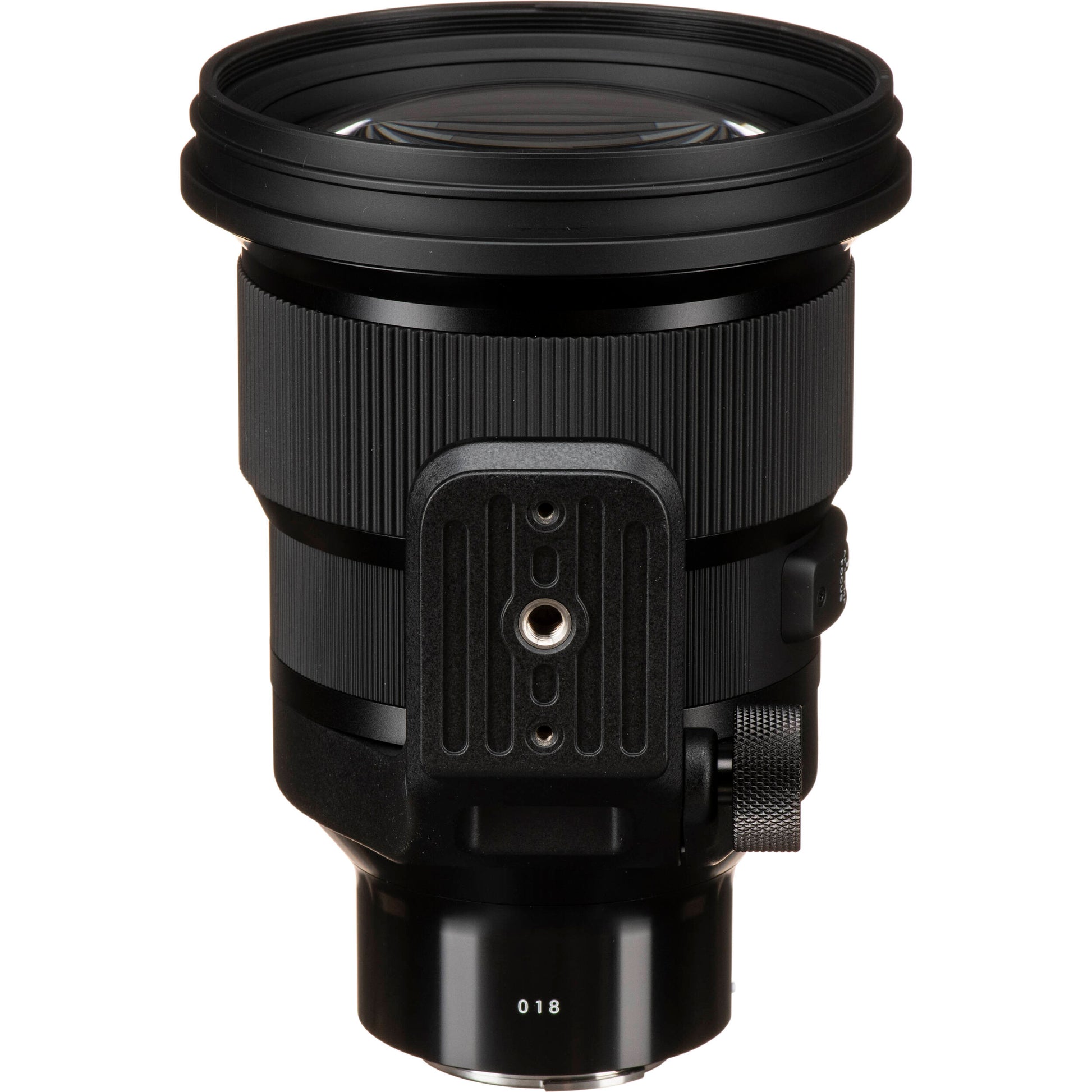 Capture low-light and mid-telephoto shots perfectly with Sigma 105mm f/1.4 Art Lens.