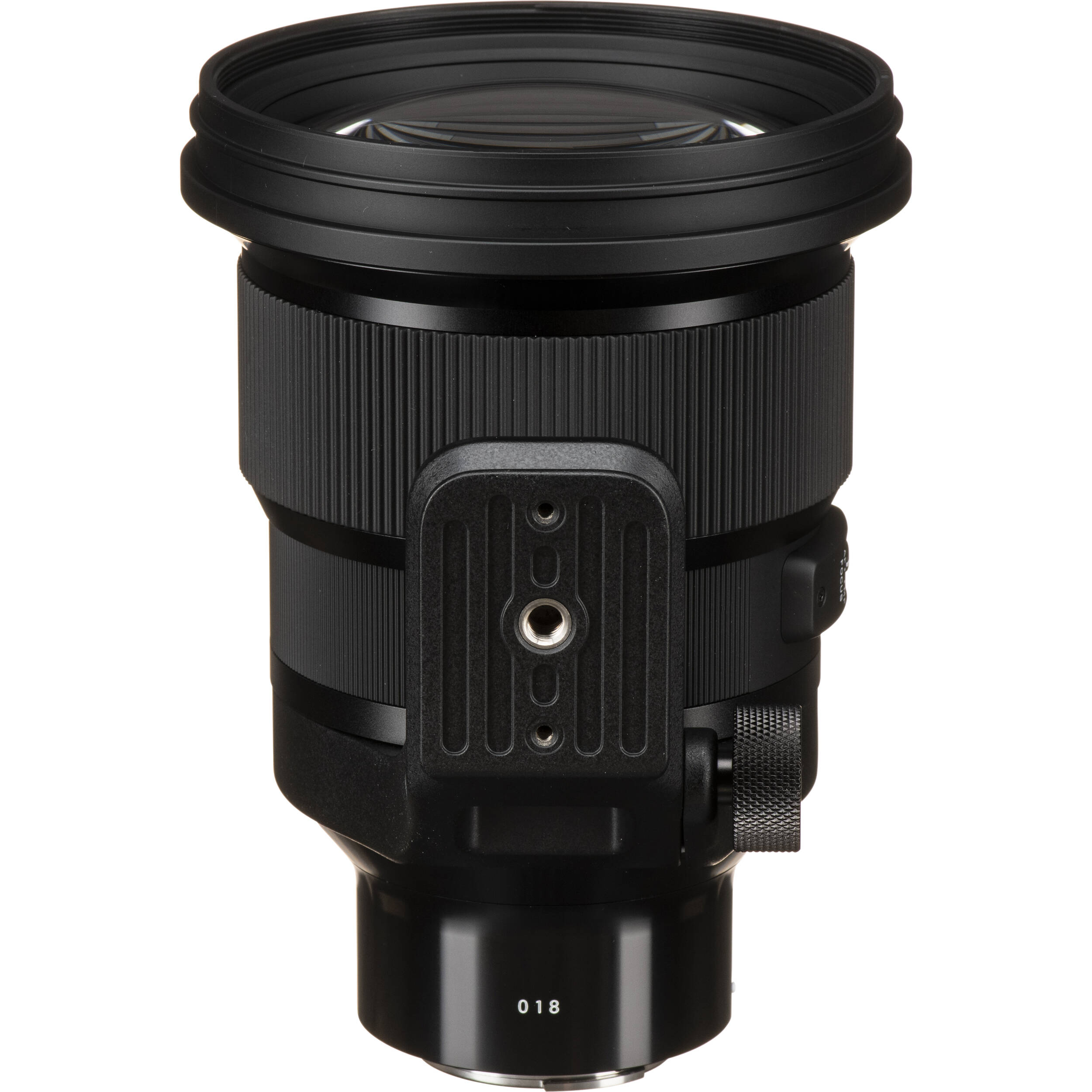 Capture low-light and mid-telephoto shots perfectly with Sigma 105mm f/1.4 Art Lens.