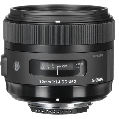 Sigma 30mm f/1.4 Art lens for APS-C DSLR cameras with large aperture