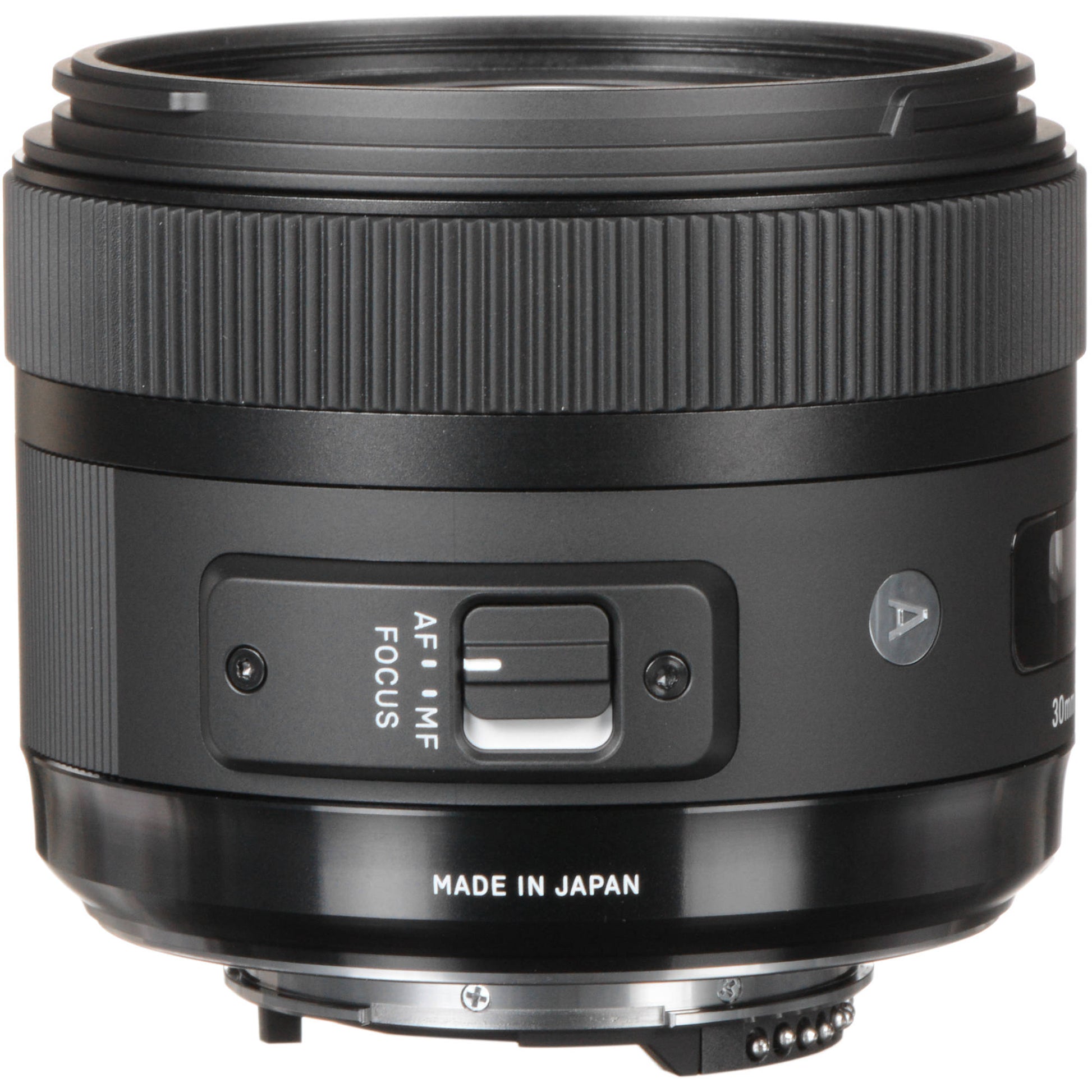 Sigma 30mm f/1.4 Art lens for APS-C DSLR cameras with large aperture