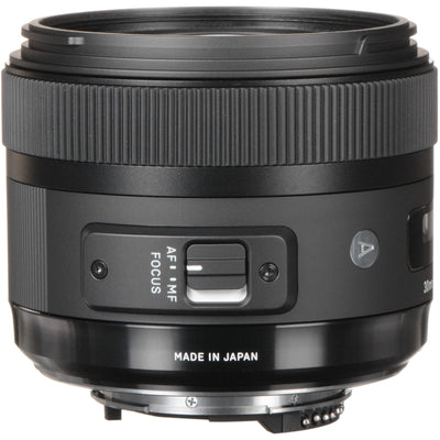 Sigma 30mm f/1.4 Art lens for APS-C DSLR cameras with large aperture
