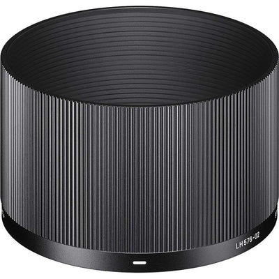 Sigma 90mm f/2.8 DG DN Contemporary Lens for Leica L – a compact and elegant prime offering outstanding sharpness, smooth bokeh, and versatile mid-telephoto performance for portraits, close-ups, and everyday shooting.