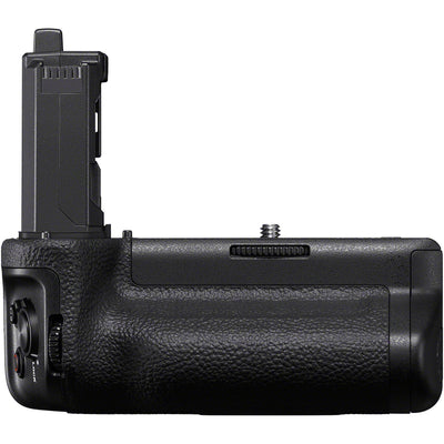 Sony VG-C6 grip on α7R VI with dual battery support and vertical controls.