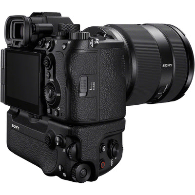 Sony VG-C6 grip on α7R VI with dual battery support and vertical controls.