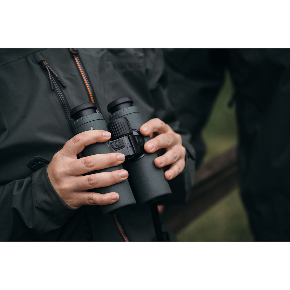 Experience state-of-the-art optics with precise measuring functions, EL Range Configurator App and rangefinder and tracking assistance, ideal for outdoor use.