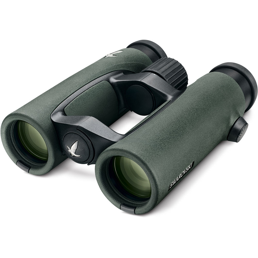 These binoculars offer strong magnification and excellent sharpness perfect for observing over long distances or at twilight.