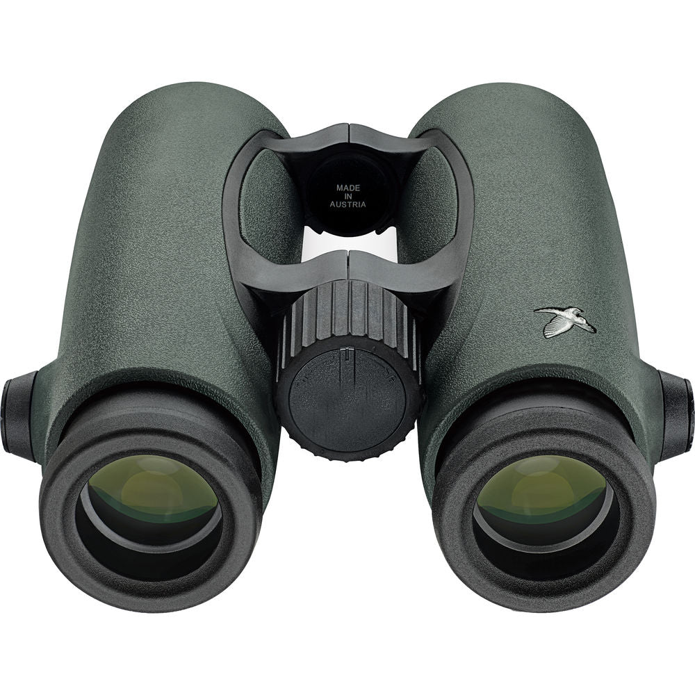 These binoculars offer strong magnification and excellent sharpness perfect for observing over long distances or at twilight.