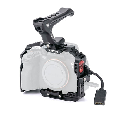 A compact, lightweight and formfitting kit, perfectly designed to protect, transport and add accessories to your Sony a7 IV mirrorless camera.