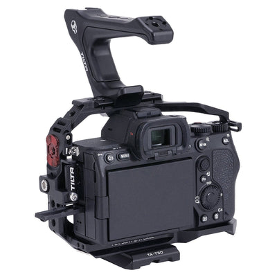 A compact, lightweight and formfitting kit, perfectly designed to protect, transport and add accessories to your Sony a7 IV mirrorless camera.