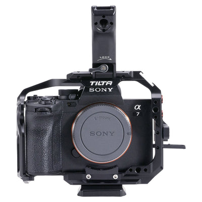 A compact, lightweight and formfitting kit, perfectly designed to protect, transport and add accessories to your Sony a7 IV mirrorless camera.