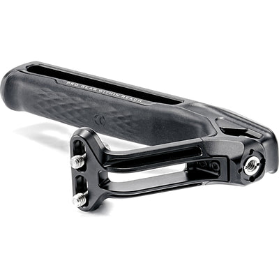 A top handle perfect for adding accessories to your camera cage and that easily adapts to multiple photography scenarios. 