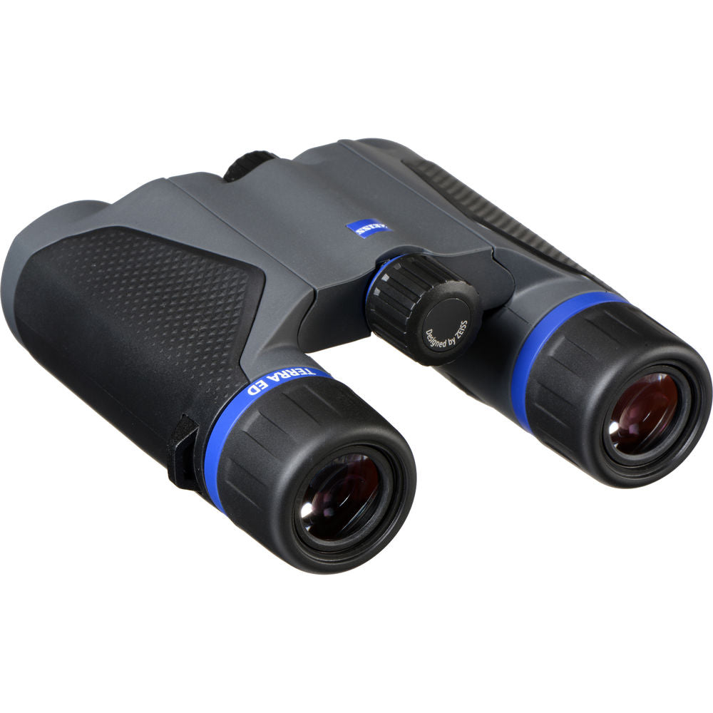 Enhance your field of view with state-of-the-art Zeiss binoculars designed to fit your pocket and offer impressive detail, even in extreme conditions. 
