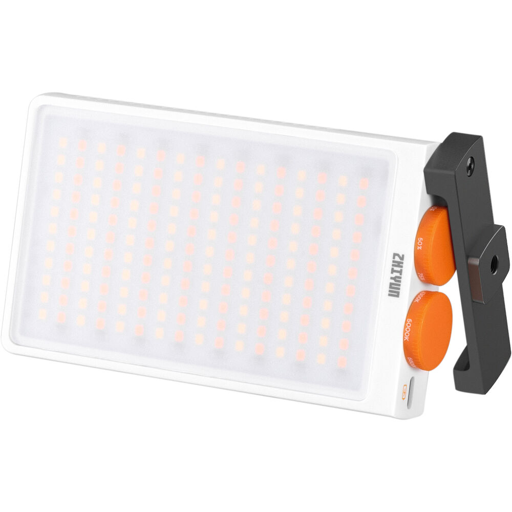 Zhiyun FIVERAY M40 Powerful Pocket Light – compact, bright LED with adjustable colour temperature.