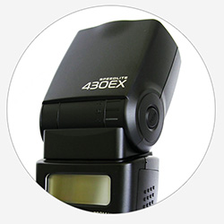 Canon Speedlight 430 EX ii Flash features a tilt and swivel head